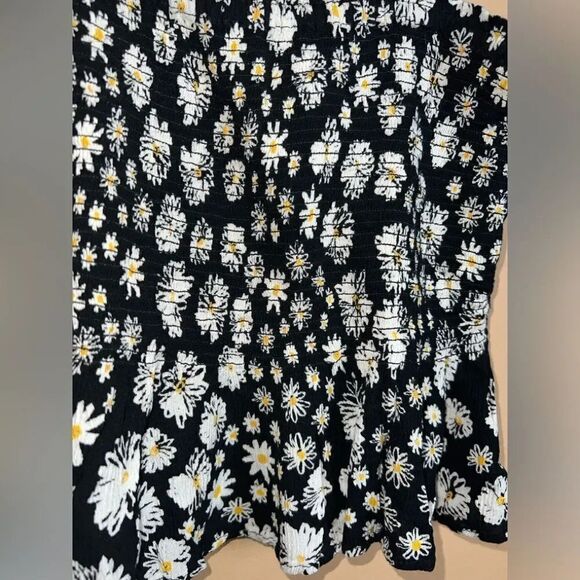 Patrons of Peace Black Daisy Print Smocked Sleeveless Peplum Crop Top Medium - Picture 2 of 6